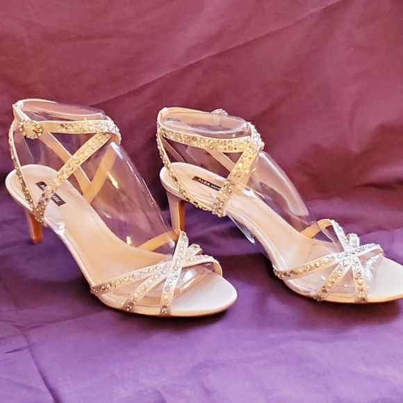 NEW Alex Marie Heels, White, Rhinestones, Size 11 - Picture 3 of 15
